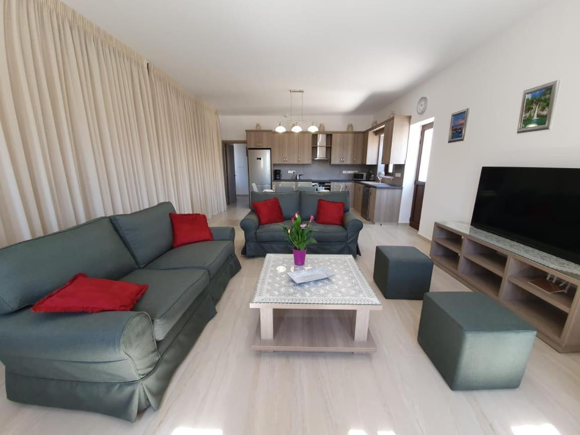 Villa Yermanina Geroskipou Exteriör bild